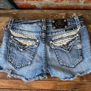 Miss Me JB330H3 Angel Wings Flip Pockets Factory Cut Off Shorts Womens 30 - 30x3